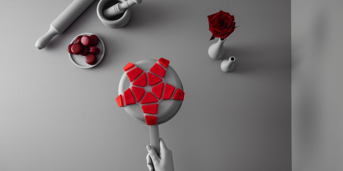 Salvador edición Colourful, la nueva versión del salvamanteles que se pega a los recipientes