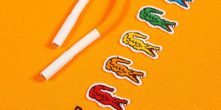 Las marcas Lacoste y Polaroid se fusionan en una colorida colección