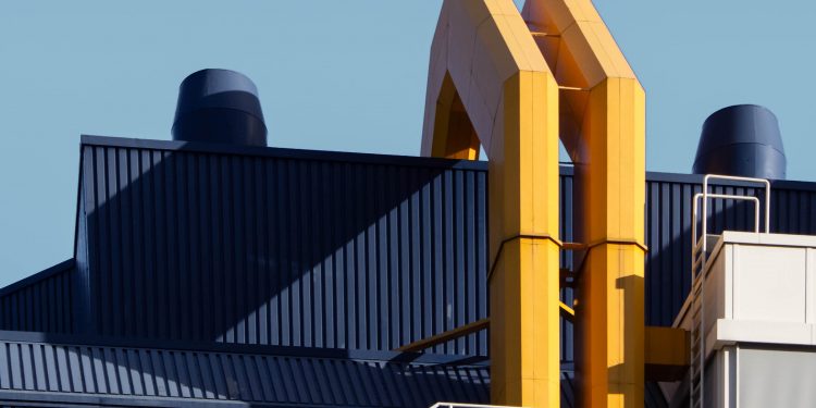 Ikea abre su segunda tienda para vender muebles reparados