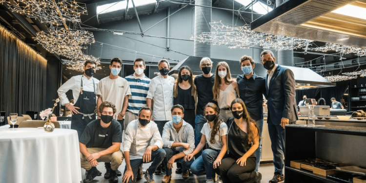 Alumnos de Elisava exploran la experiencia del restaurante Cocina Hermanos Torres a través de la sensorialidad