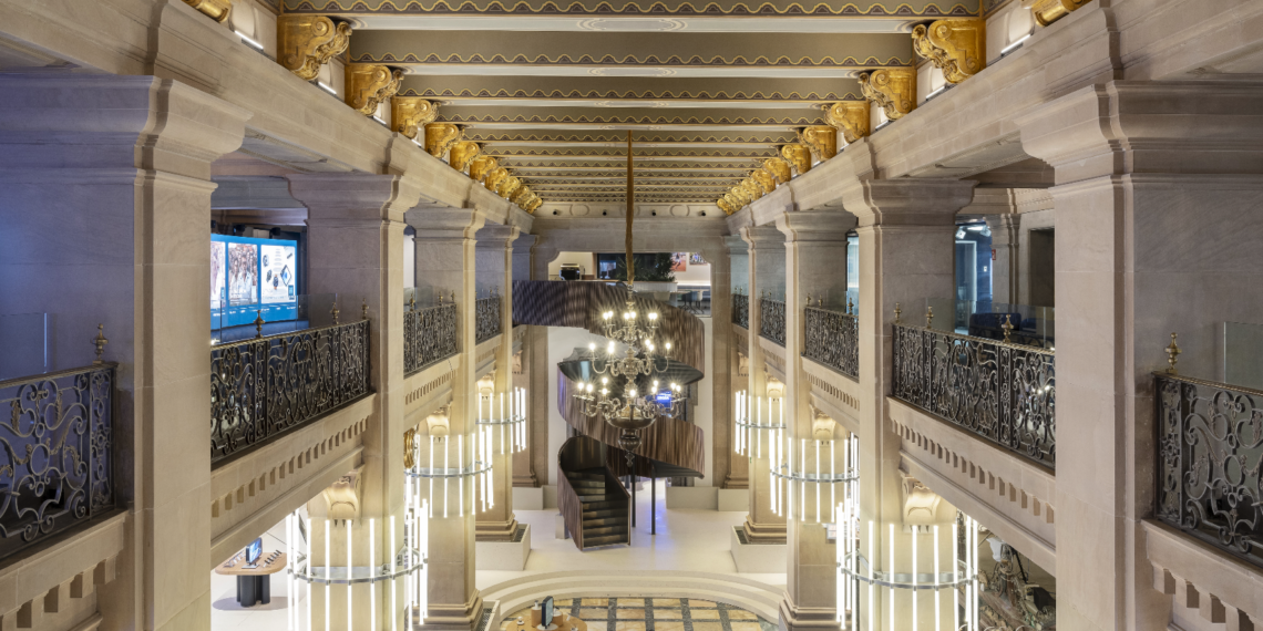 Studio Banana y Design Bridge and Partners fusionan pasado y futuro en la nueva «flagship» de Movistar