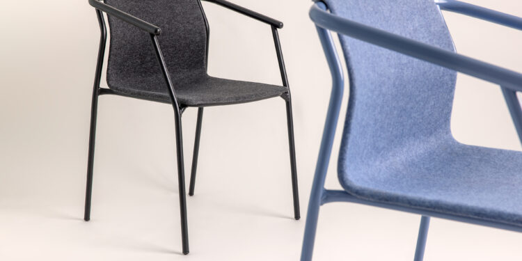 Alegre Design y Delaoliva lanzan Byo: una silla sostenible hecha con materiales reciclados y reciclables