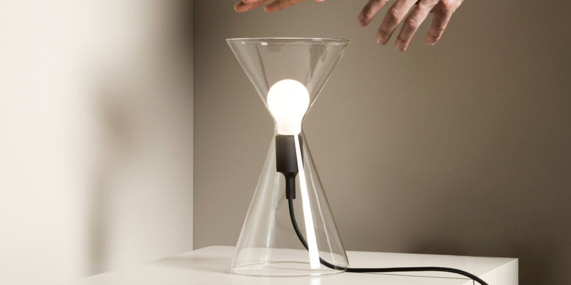 JAL, la lámpara de sobremesa de Som by Mos que reivindica la simplicidad como valor de diseño