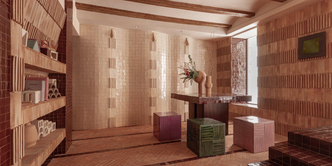 Maora Ceramic abre en València un showroom diseñado por Masquespacio