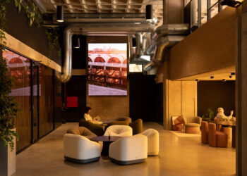 Viccarbe transforma la entrada de The Terminal Hub en un espacio abierto a la ciudad